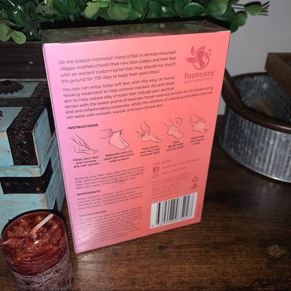 BALI FOOT PEEL MASK LAVENDER & ACTIVATED CHARCOAL - Picture 5 of 9